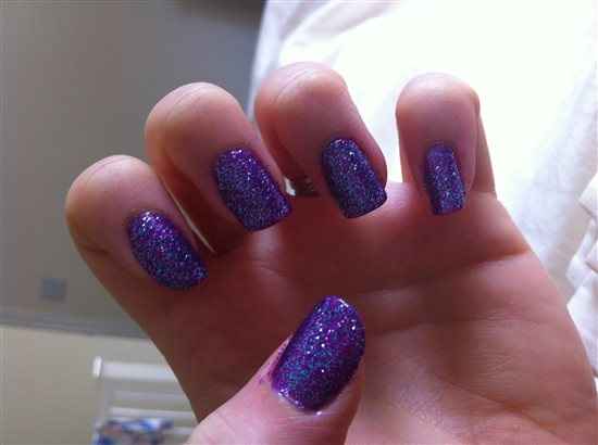 Re: Help please! Glitter nail varnish...