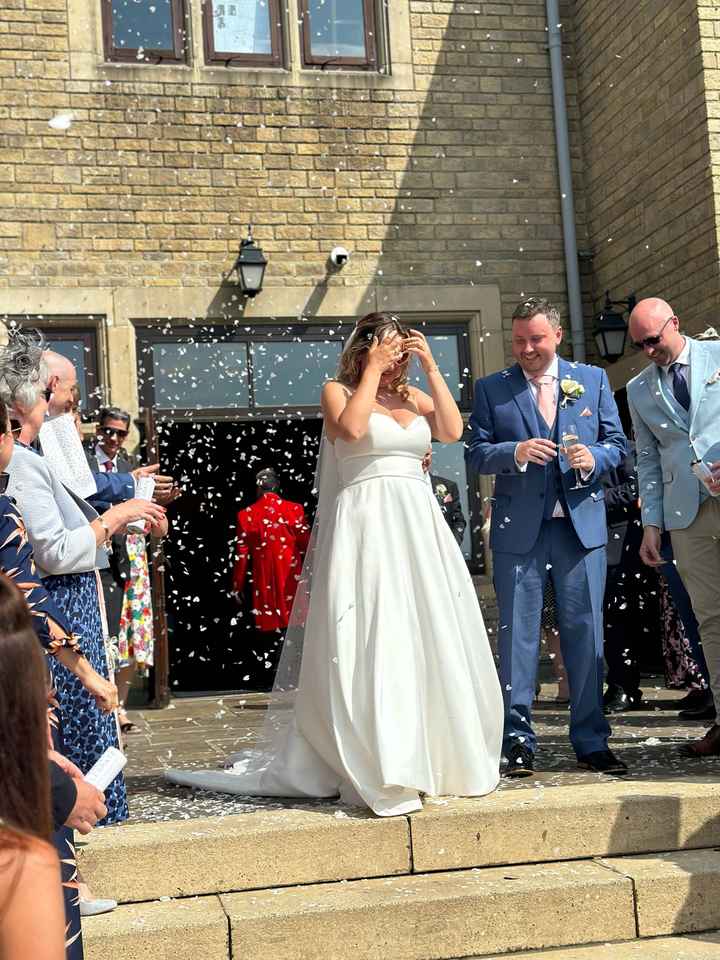 i can’t look at my photos - i hate how i look - 1