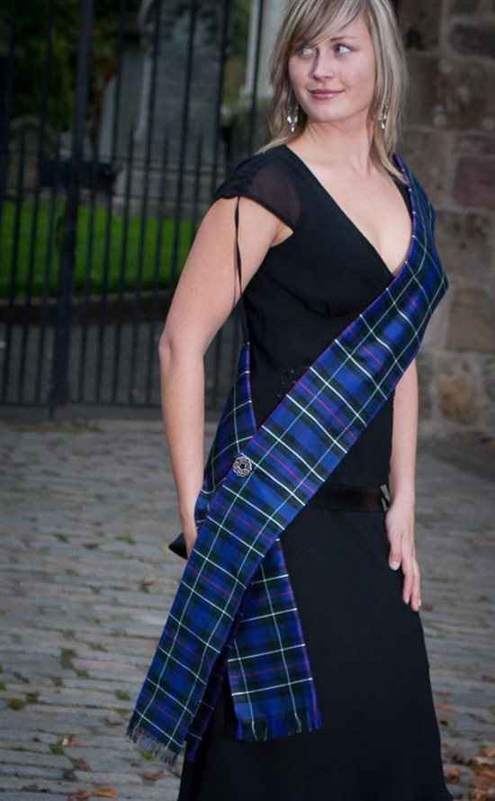 Re: What to wear to a Ceilidh party/wedding reception?!