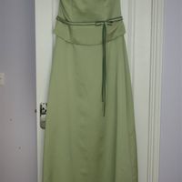 Re: WANTED : GREEN BRIDESMAID DRESS SIZE 10
