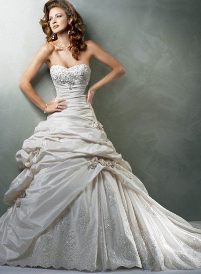 Re: Maggie Sottero Dresses - Who has one? Flashes please