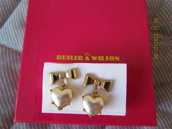 Re: Necklace with dress or not???