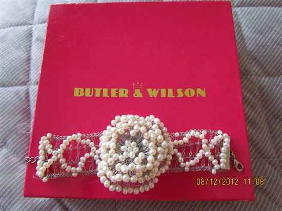 Re: Necklace with dress or not???