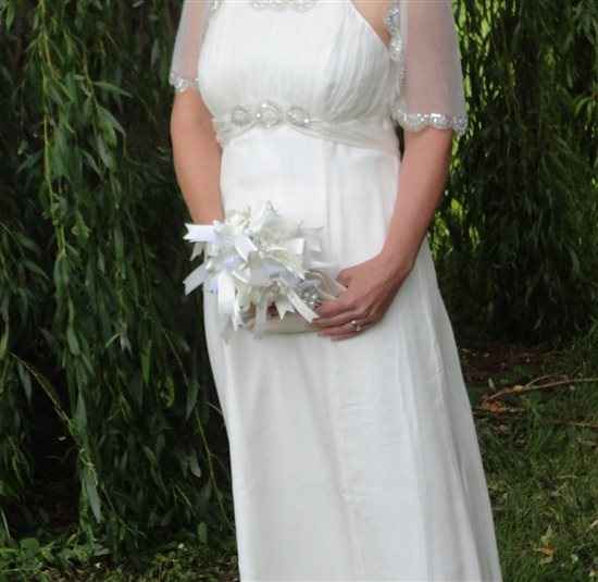 Re: Clutch bag and corsages VS bouquets