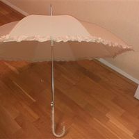 Re: Sweetie table items / frames / umbrellas / ribbon & lace / lanterns / garden games etc Loads of 