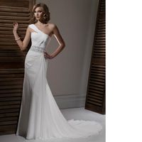 Re: Wedding dresses - is everything strapless? with Flashes