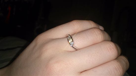 Re: Engagement ring *flash*, anyone else want to join in? :)
