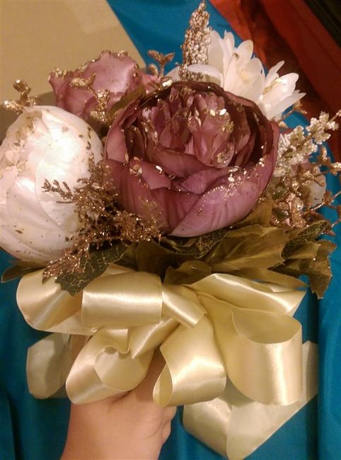 Re: Anyone made their own Bouquet with artificial flowers?