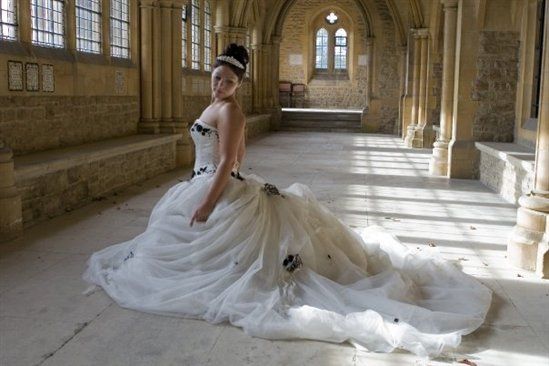 Stunning Unworn Wedding Dress FOR SALE