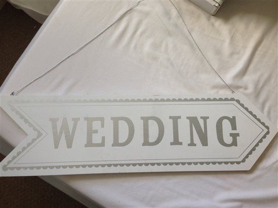 Re: Flip flop basket, hurricane vases, vintage mirror ory and pink delphinium confetti with whicker 