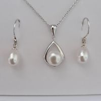 What jewellery matches a champagne wedding dress? - 1