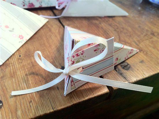 wedding favour box's filled with petals for sale various colours