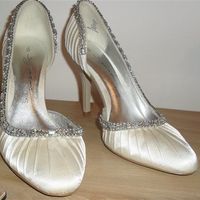 Bunting, 18ct White Gold Ring & Shoes