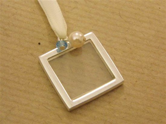 Re: Photo frame/locket for wedding boquet