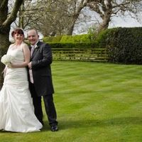 Re: Wedding dresses - is everything strapless? with Flashes