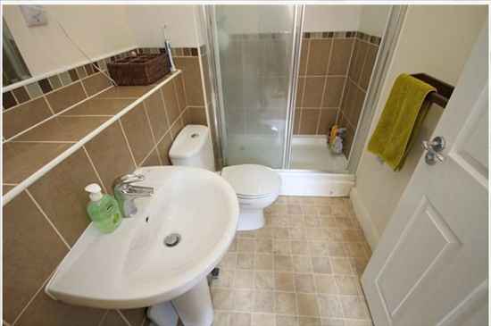 Re: Another house post - flash your bathrooms please...