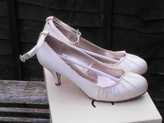 Re: Bride + Bridesmaids Dresses