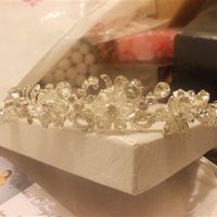 Re: Flash of hair and wedding dress detail please help find hair comb.