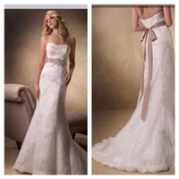 Re: My wedding dress has a mink belt, does this have to be my colour theme?