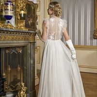 Veil and accessories to match this dress - 2