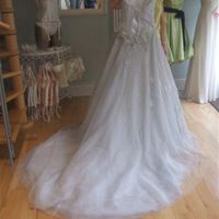 Re: Can we get a post of pics showing everyone's dresses please??