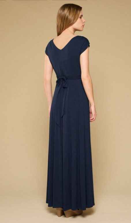 Re: Navy blue bridesmaid dress help