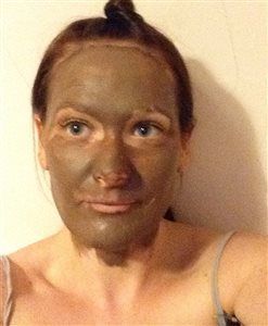 1am...and I've finally managed to start my pre wedding routine...FLASH