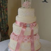 Re: FLASH ME YOUR WEDDING CAKES!