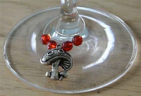 **FLASH** Alice in Wonderland wine glass charms