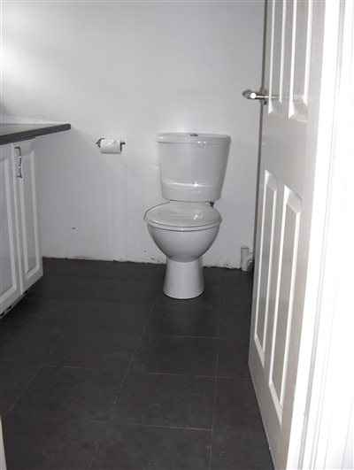 Re: Another house post - flash your bathrooms please...