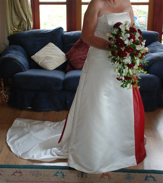 Re: Anyone having/had a red dress?