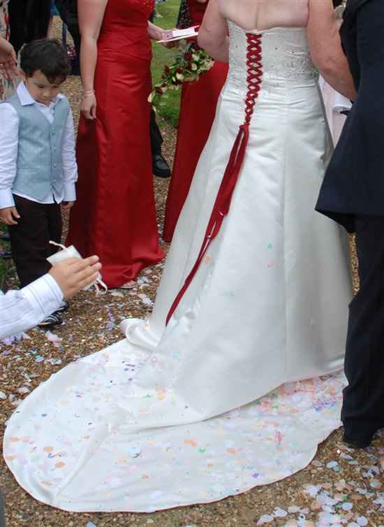 Re: Anyone having/had a red dress?