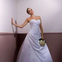 Re: Please post your wedding dress piccies - in a dilemma!