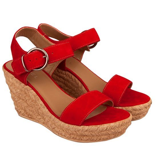 Re: Long wedding dress - height of shoe heels?