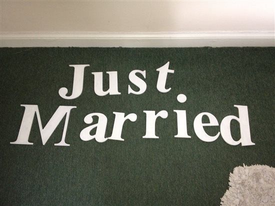 21 wedding magazines and Just Married wooden signs