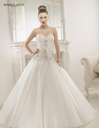 Re: OM dress *Flash* - Model vs Real