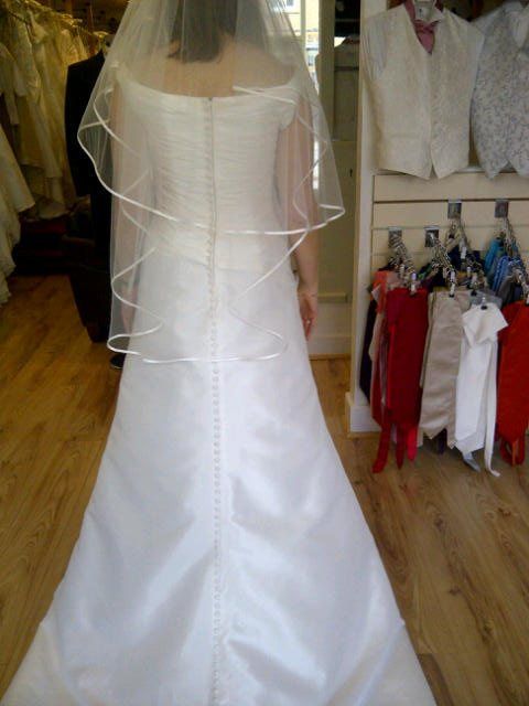 Size 12 ivory wedding dress - really flattering!