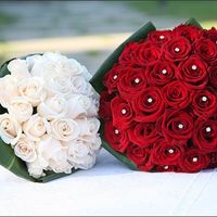 Re: what kind of flowers are you having in your bouquet and what are your bridesmaids having? *flash