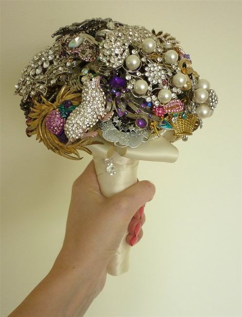 Brooch Bouquet Flash *and* Thank You To Sarah @ Posie!!
