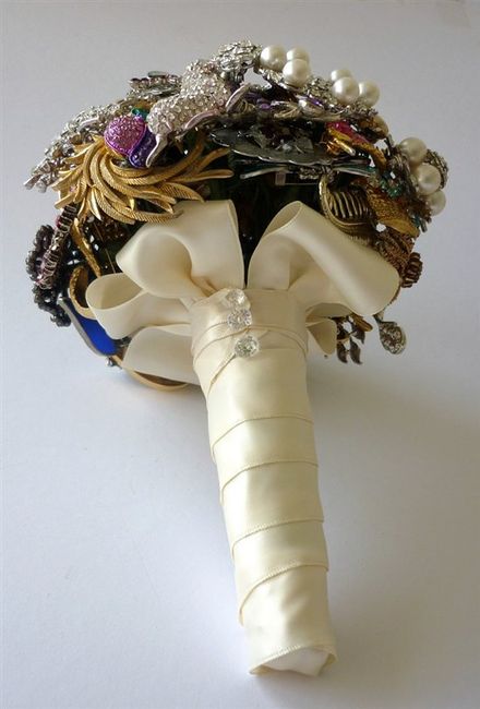 Brooch Bouquet Flash *and* Thank You To Sarah @ Posie!!