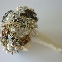 Brooch Bouquet Flash *and* Thank You To Sarah @ Posie!!