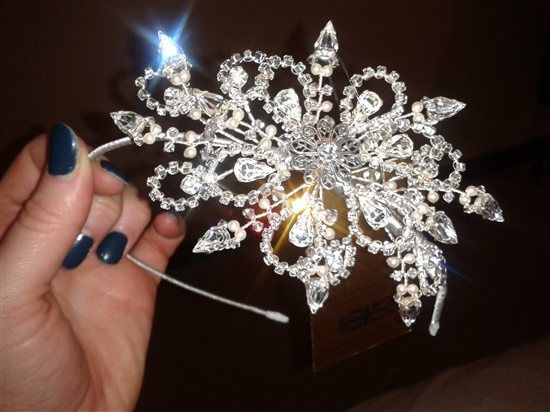 Re: Where can i find a gorgeous tiara/headband? Any flashes?