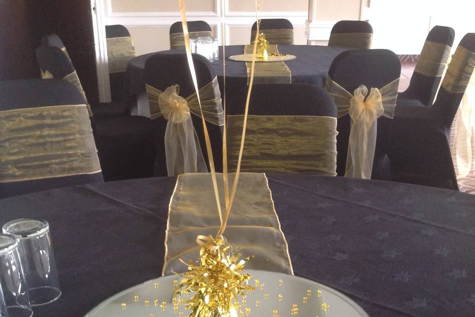 Gold balloon bouquets