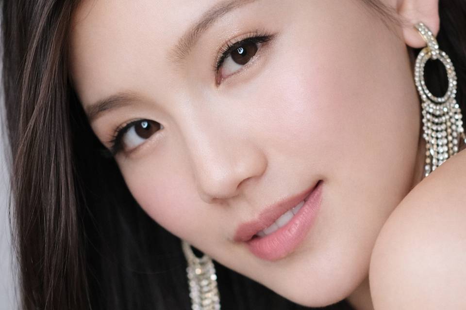 Clean, modern bridal makeup.
