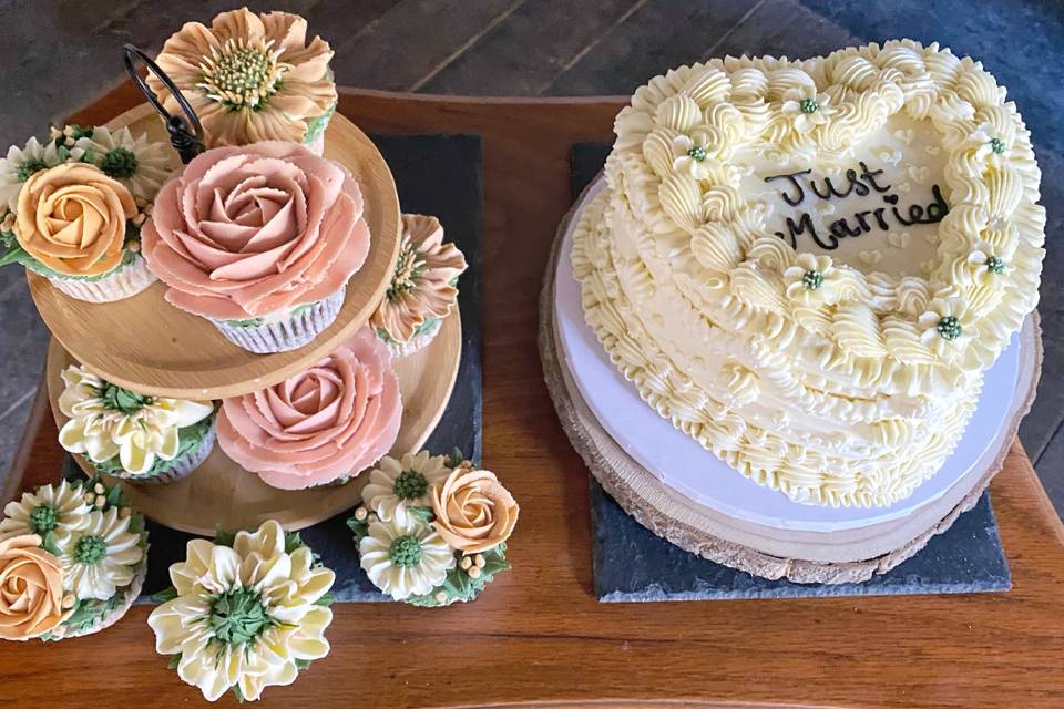 Heart Cake & Matching Cupcakes