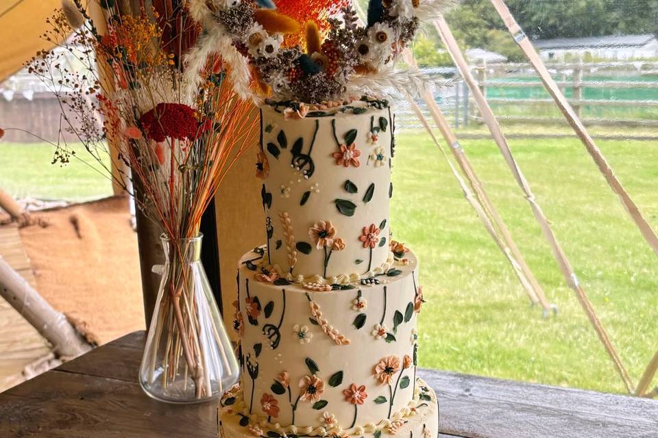 Floral Cake & Matching Cupcake