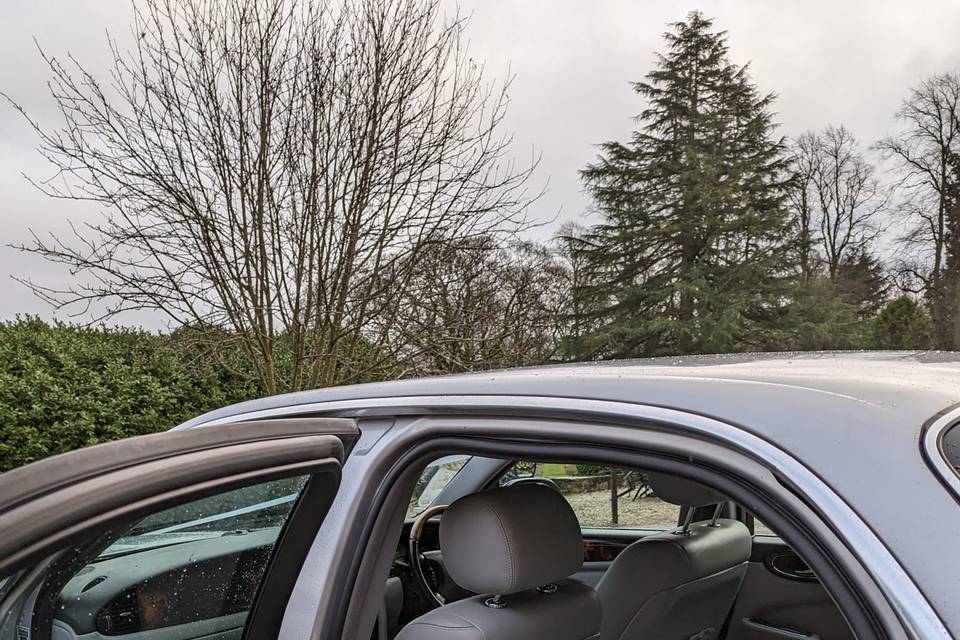 Jaguar XJ6 interior - door open