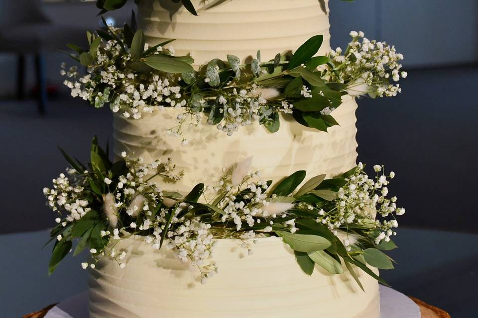 White Natural Wedding Cake