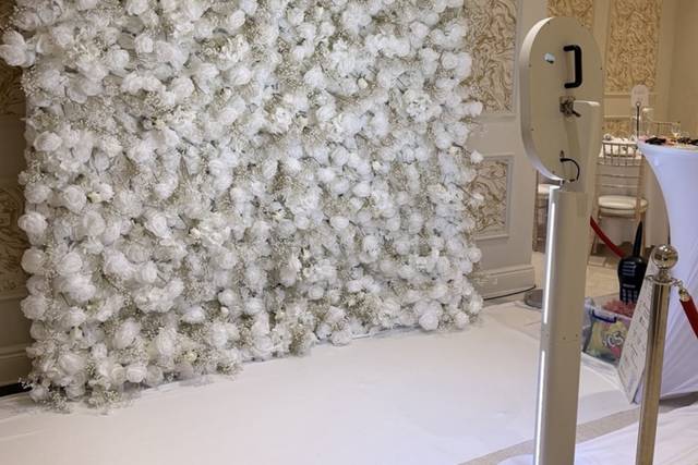 Selfie Pod / floral backdrop