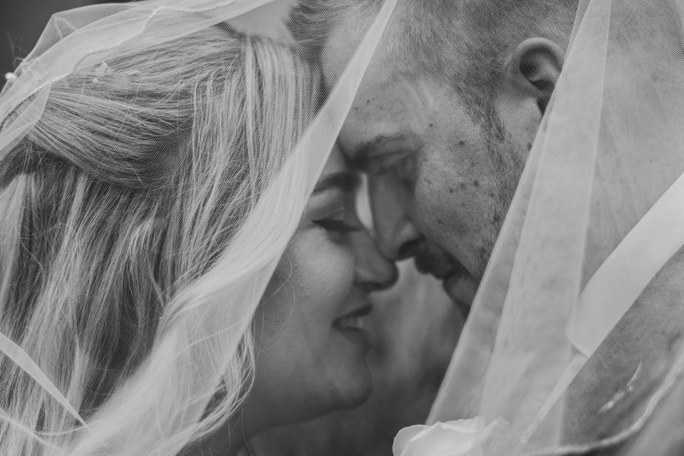 Laurice & Daniel under veil